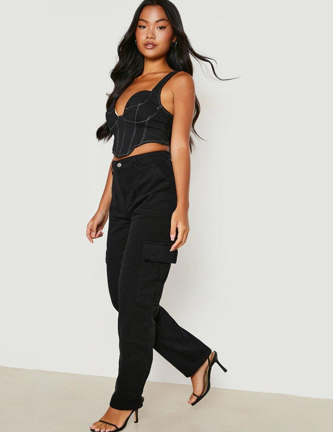 Kotty Women Jean Straight Fit High-Rise Mildly Distressed Stretchable Jeans