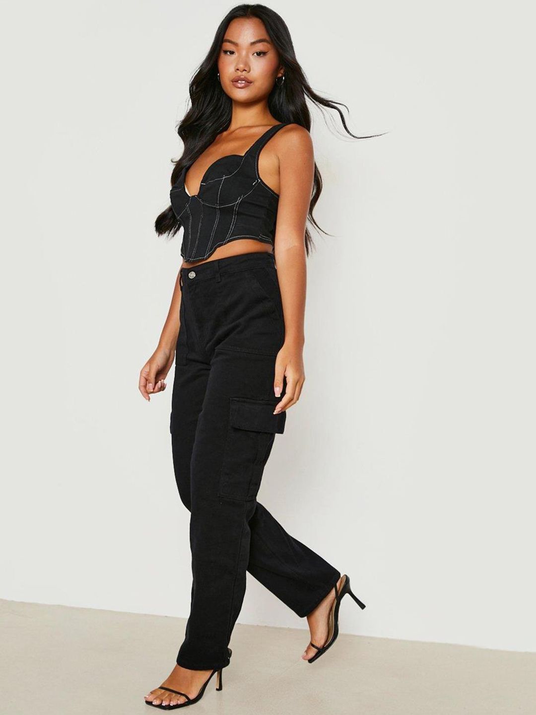 Kotty Women Jean Straight Fit High-Rise Mildly Distressed Stretchable Jeans