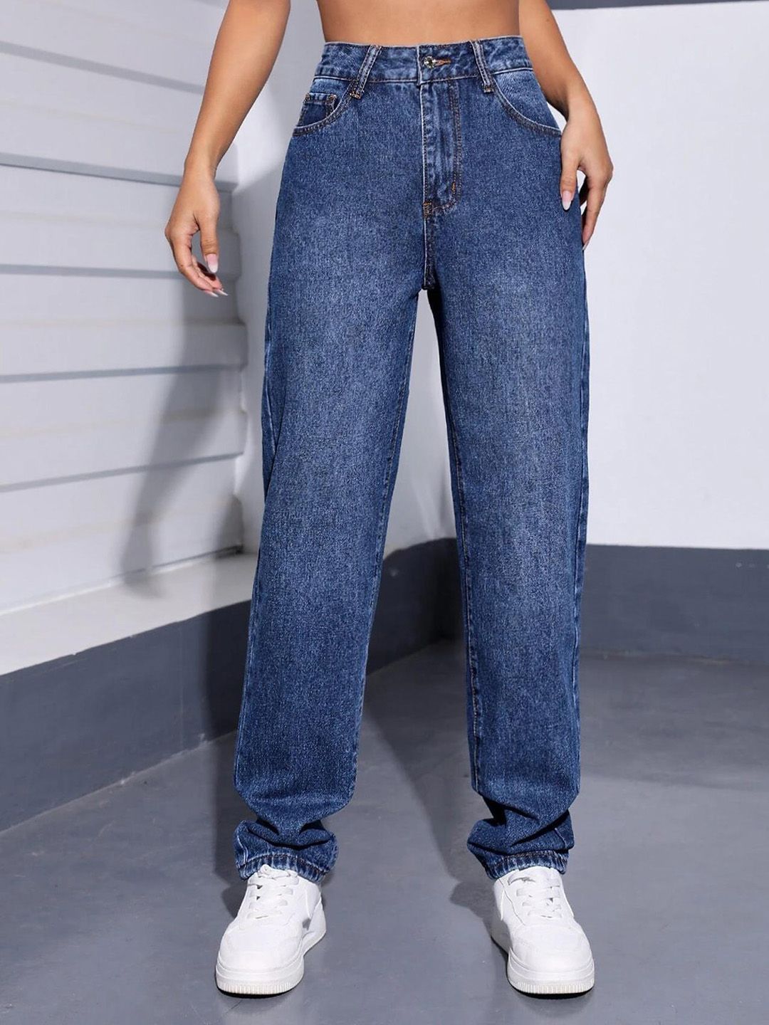 Kotty Women Jean Straight Fit High-Rise Light Fade Stretchable Jeans