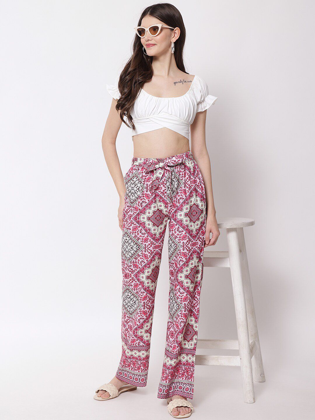 Kotty Women Purple Floral Printed Relaxed High-Rise Easy Wash Trousers