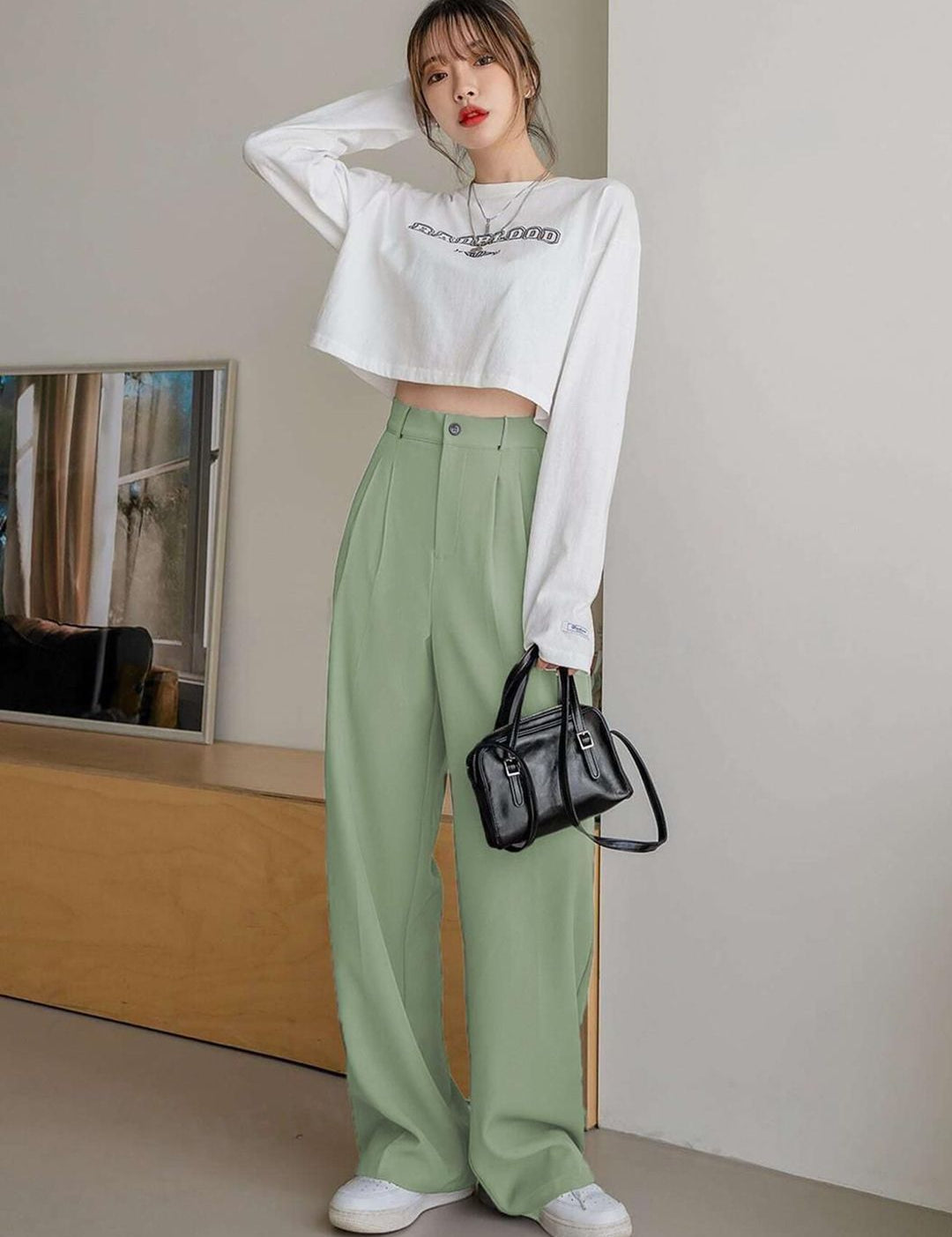 Kotty Women Relaxed Straight Leg Straight Fit High-Rise Easy Wash Pleated Trousers