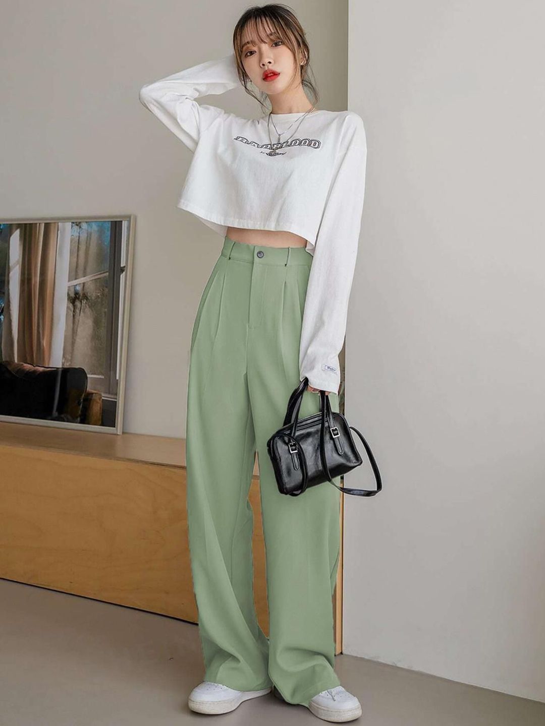 Kotty Women Relaxed Straight Leg Straight Fit High-Rise Easy Wash Pleated Trousers