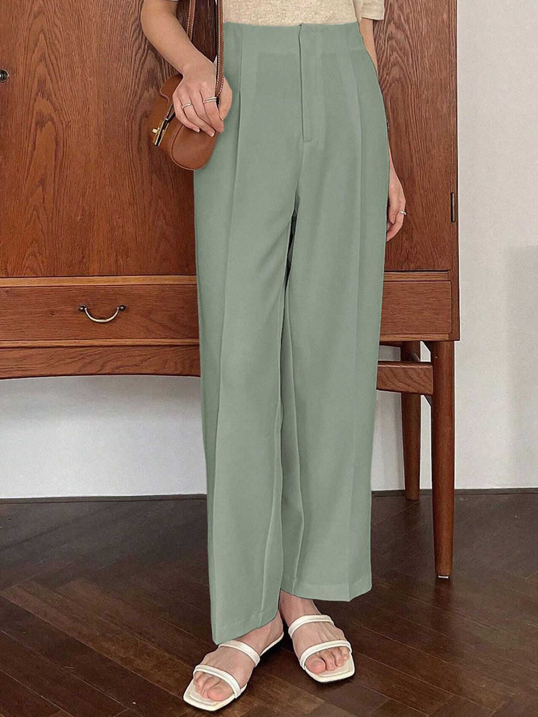 Kotty Women Relaxed Straight Leg High-Rise Pleated Regular Trousers