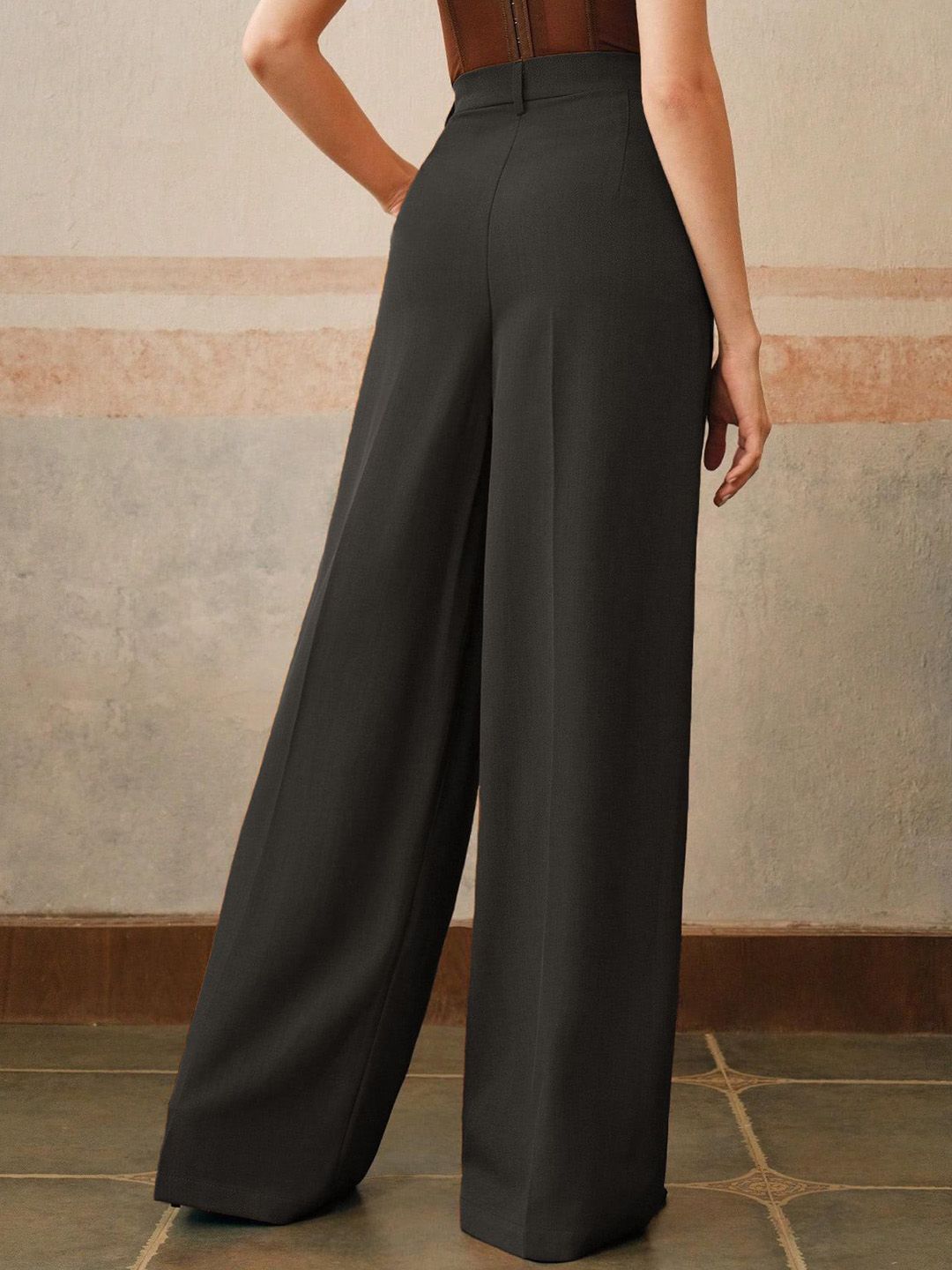 Kotty Women Relaxed Straight Leg High-Rise Pleated Trousers