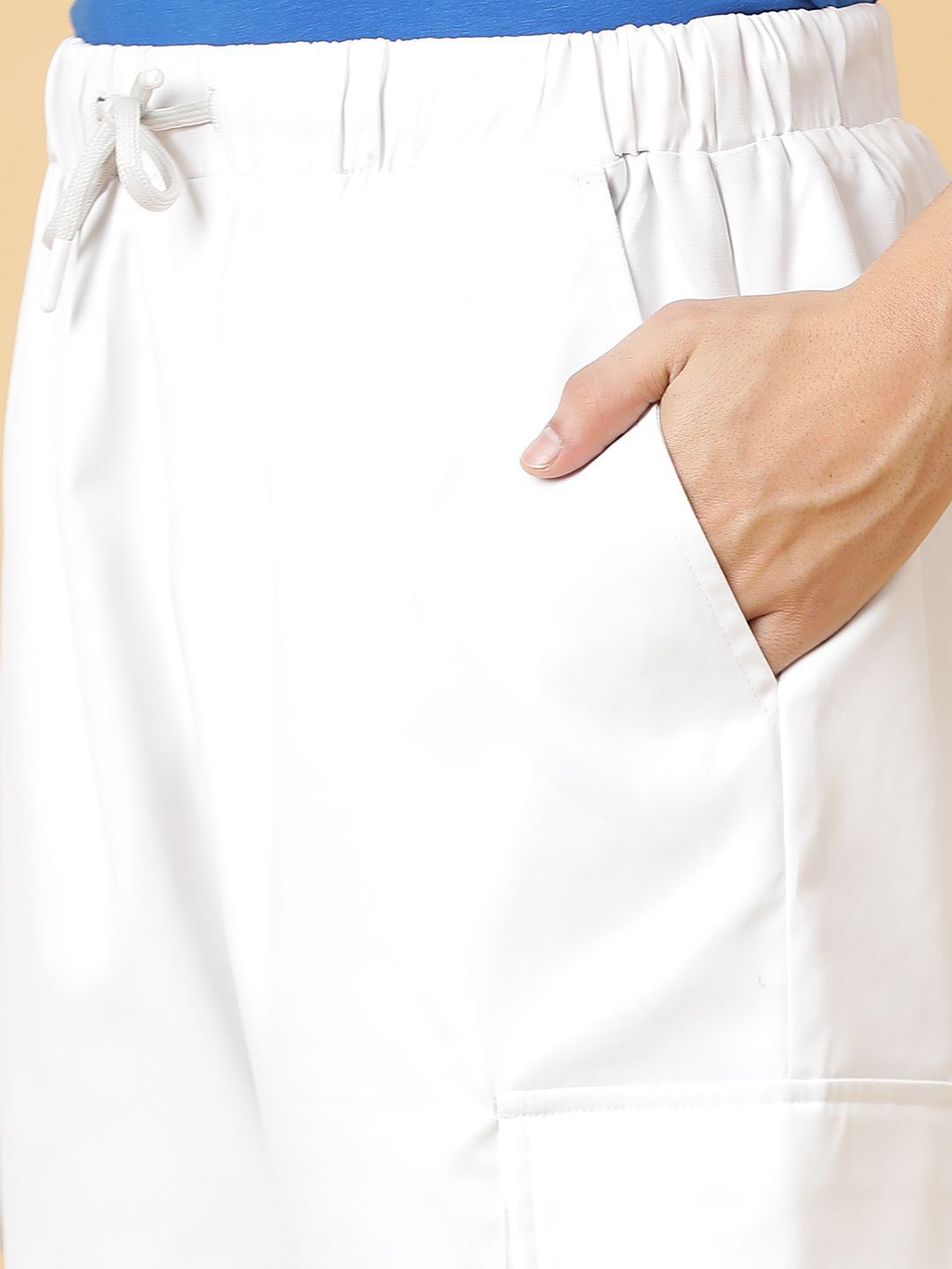 Kotty Men Low-Rise Cargo Shorts