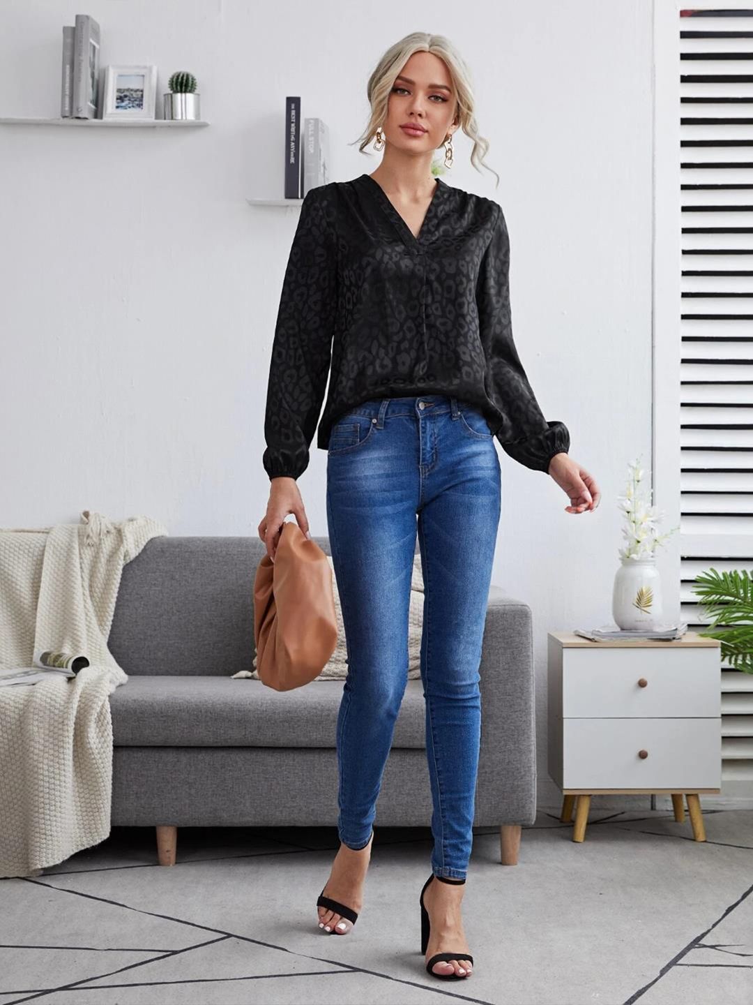 Kotty Black Animal Printed V-Neck Puff Sleeve Satin Top