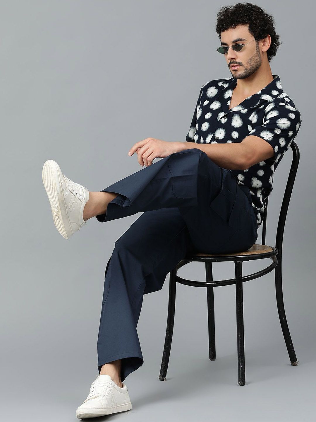 Kotty Men Relaxed Low-Rise Easy Wash Cargos Trousers