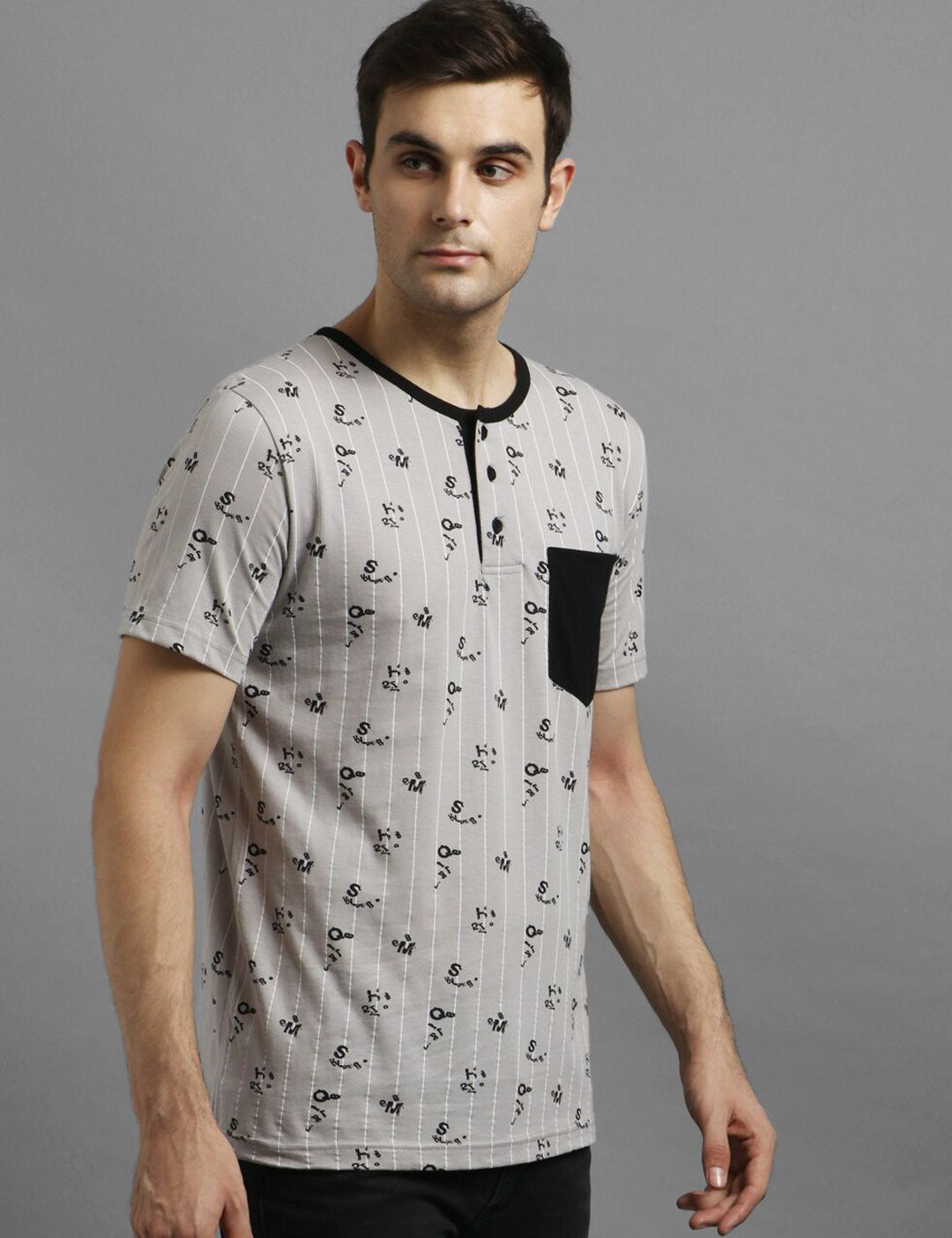 Kotty Men Grey & Black Printed Henley Neck T-shirt