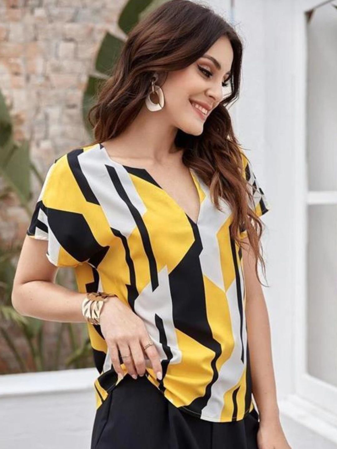 Kotty Yellow Abstract Printed Extended Sleeves Top