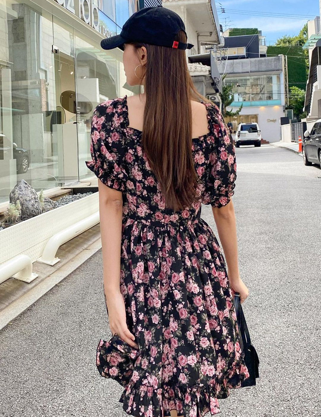 Kotty Black & Pink Floral Printed Sweetheart Neck Puff Sleeves Crepe Fit & Flare Dress