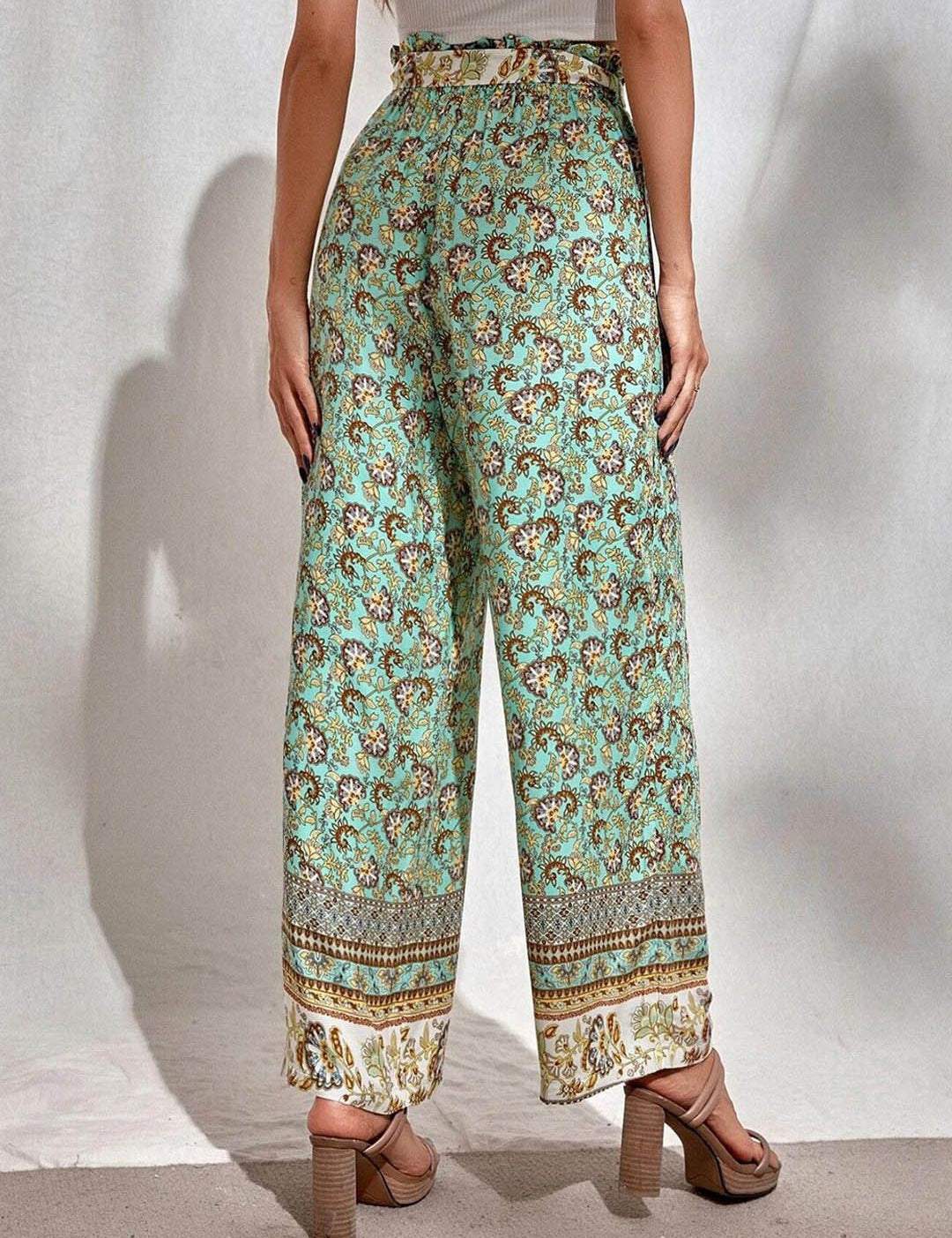 Kotty Women Green Floral Printed Trousers