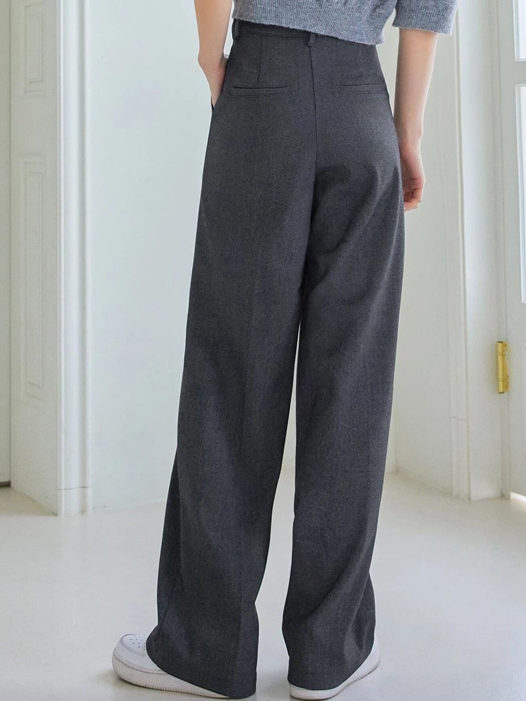 Kotty Women Relaxed Straight Leg Straight Fit Easy Wash Pleated Parallel Trousers