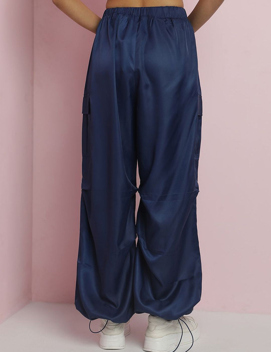 Kotty Women Solid Relaxed Mid-Rise Regular Fit Cargo Style Parachute Trousers