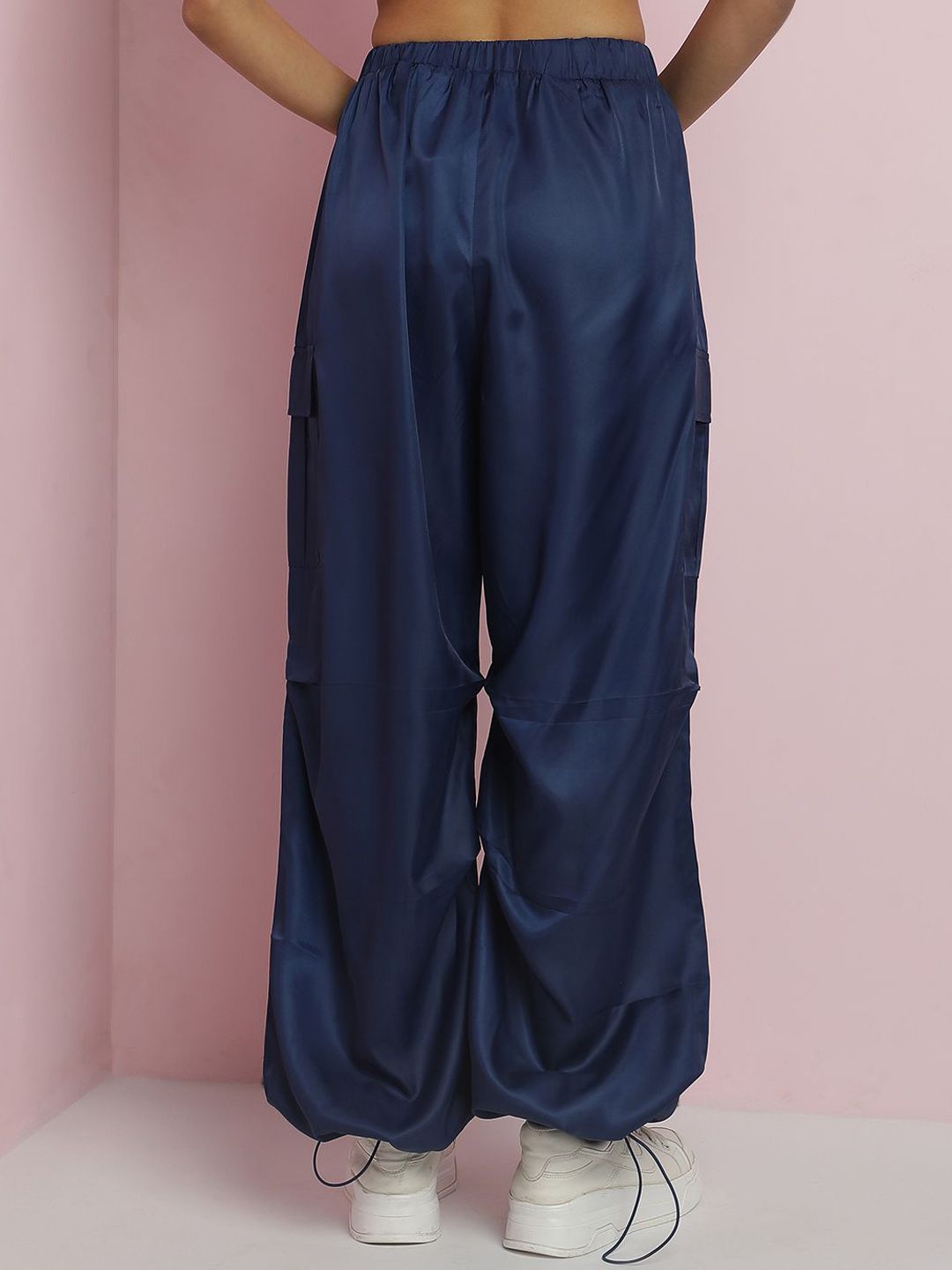 Kotty Women Solid Relaxed Mid-Rise Regular Fit Cargo Style Parachute Trousers