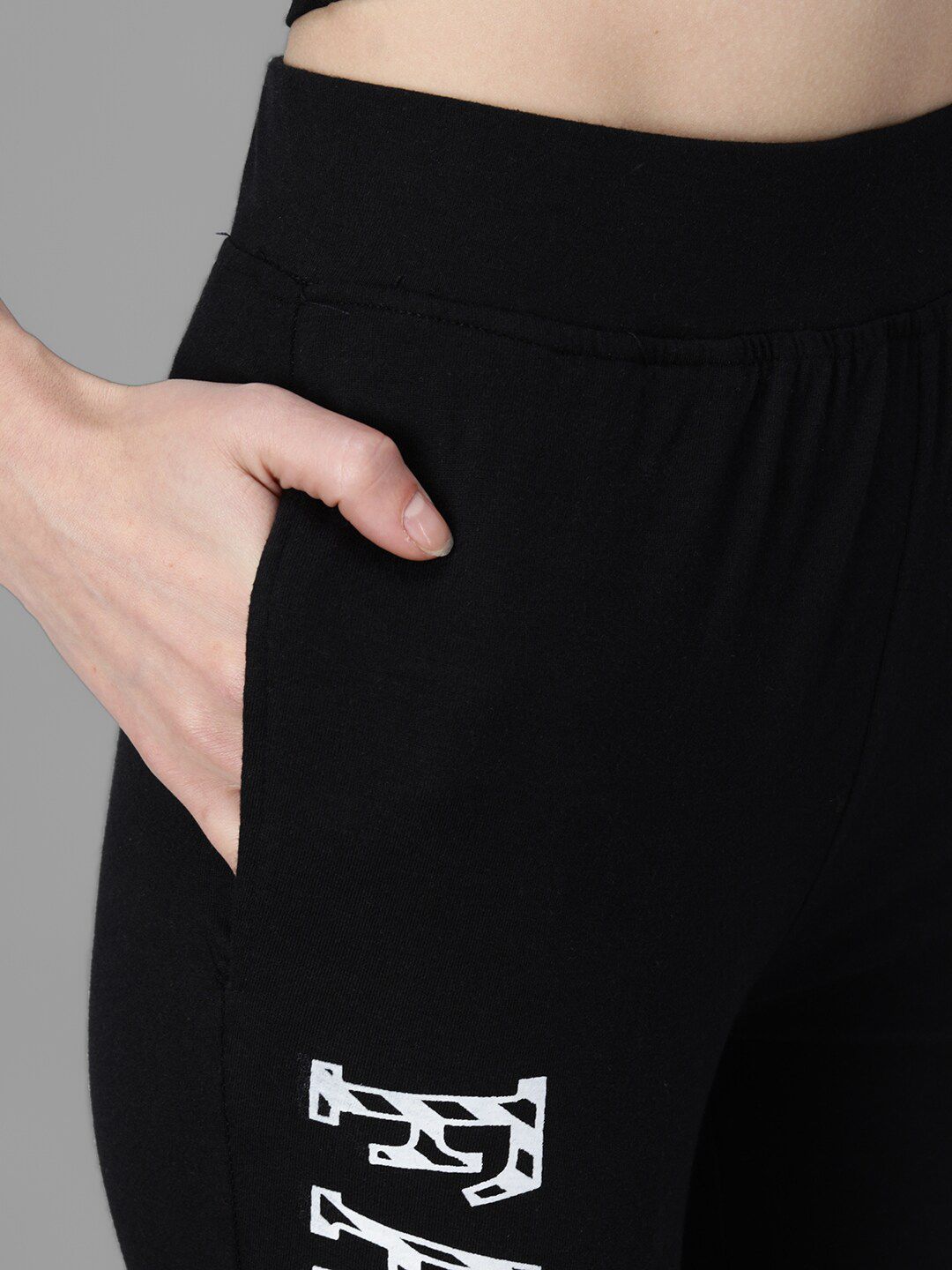 Kotty Women Black & White Printed Joggers