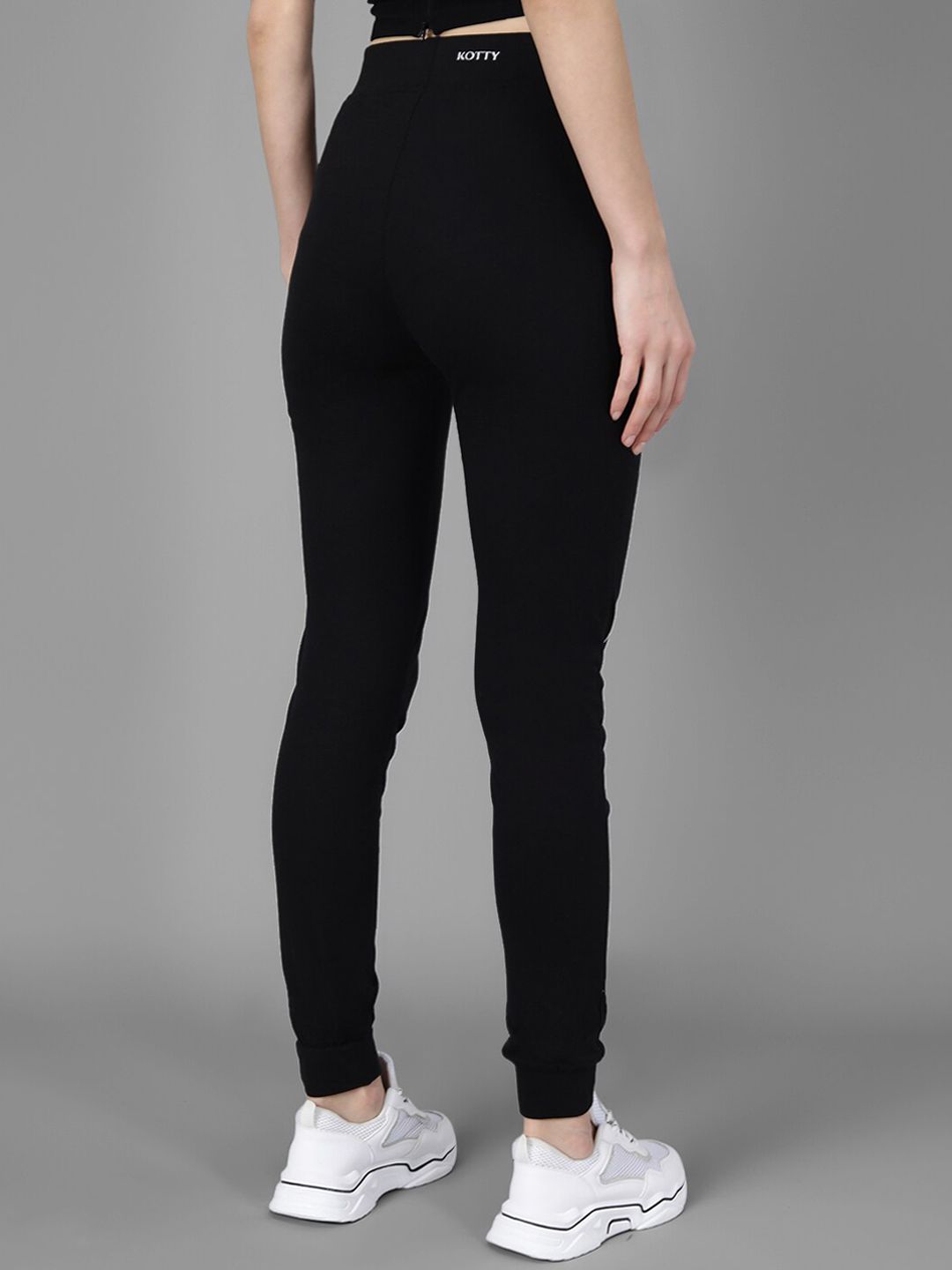 Kotty Women Black & White Printed Joggers