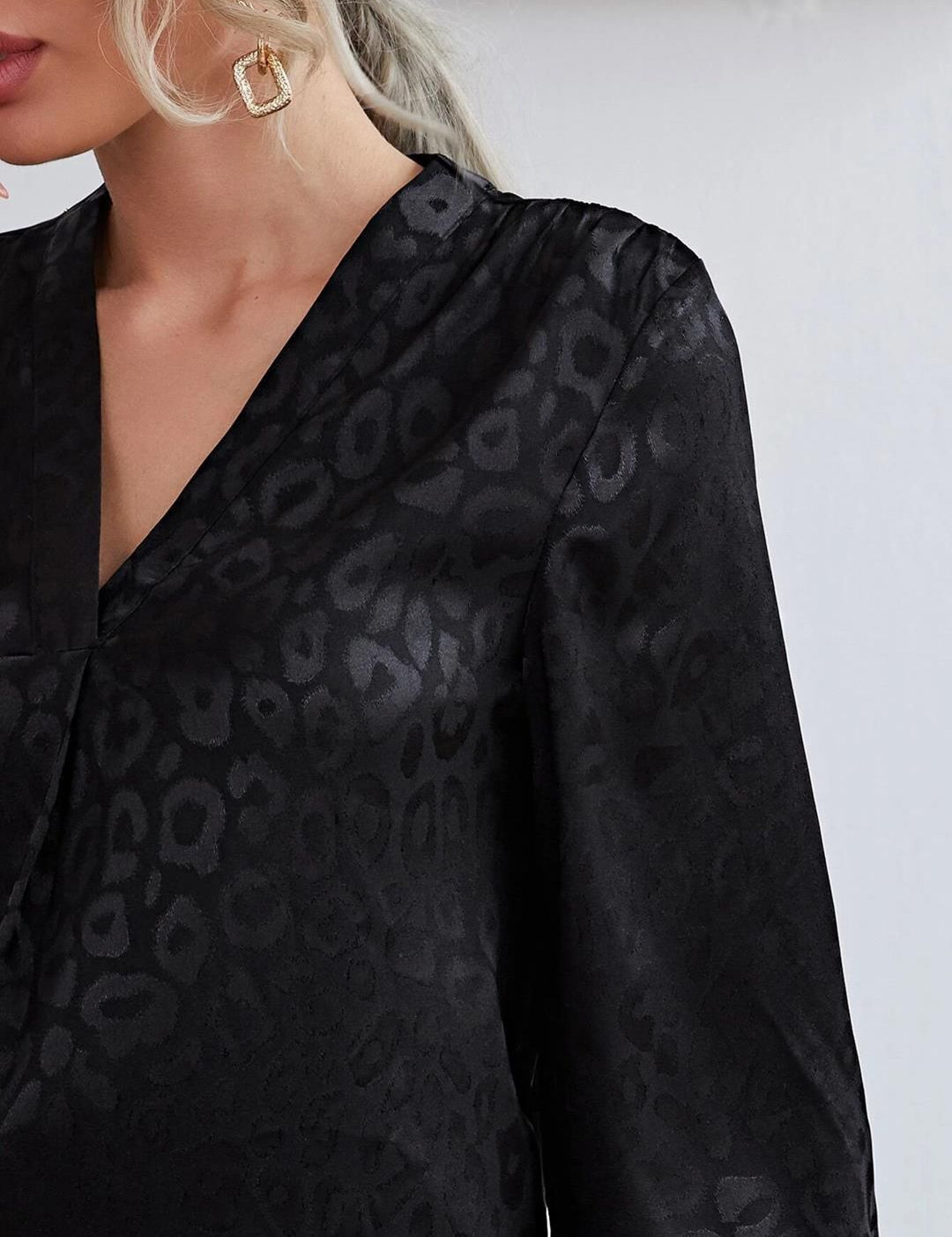 Kotty Black Animal Printed V-Neck Puff Sleeve Satin Top