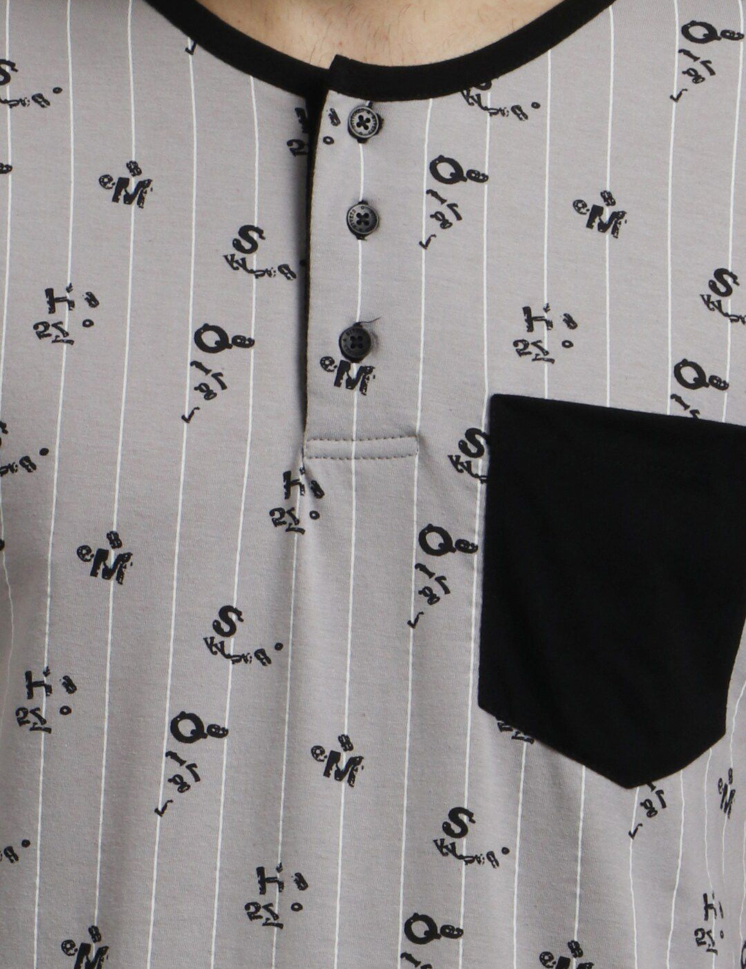 Kotty Men Grey & Black Printed Henley Neck T-shirt