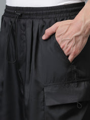Kotty Men Relaxed Low-Rise Easy Wash Pleated Cargo Trousers