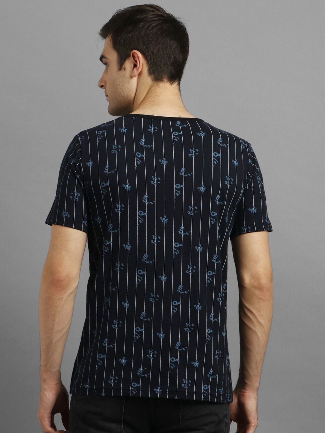 Kotty Men Navy Blue Striped V-Neck T-shirt