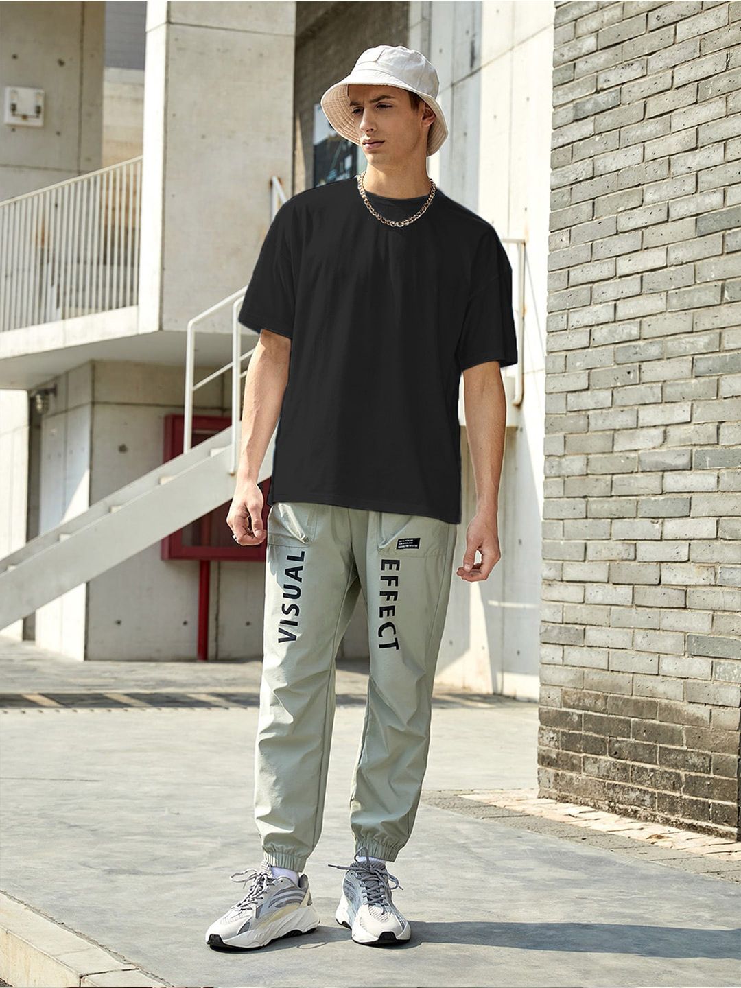 Kotty Black Drop-Shoulder Sleeves Oversized Cotton Casual T-Shirt