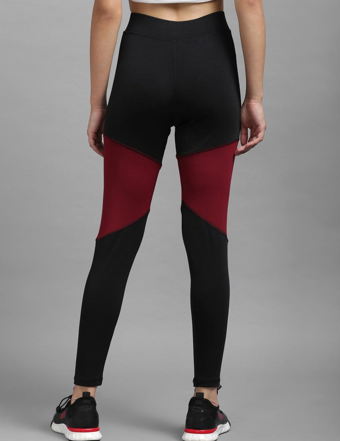 Kotty Women Maroon & Black Colourblocked Tights