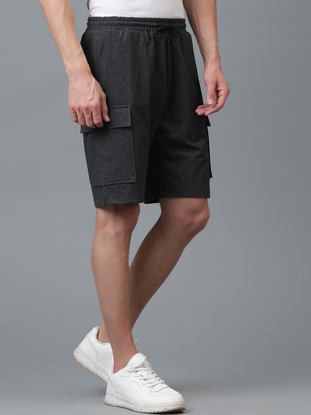 Kotty Men Low-Rise Cargo Shorts