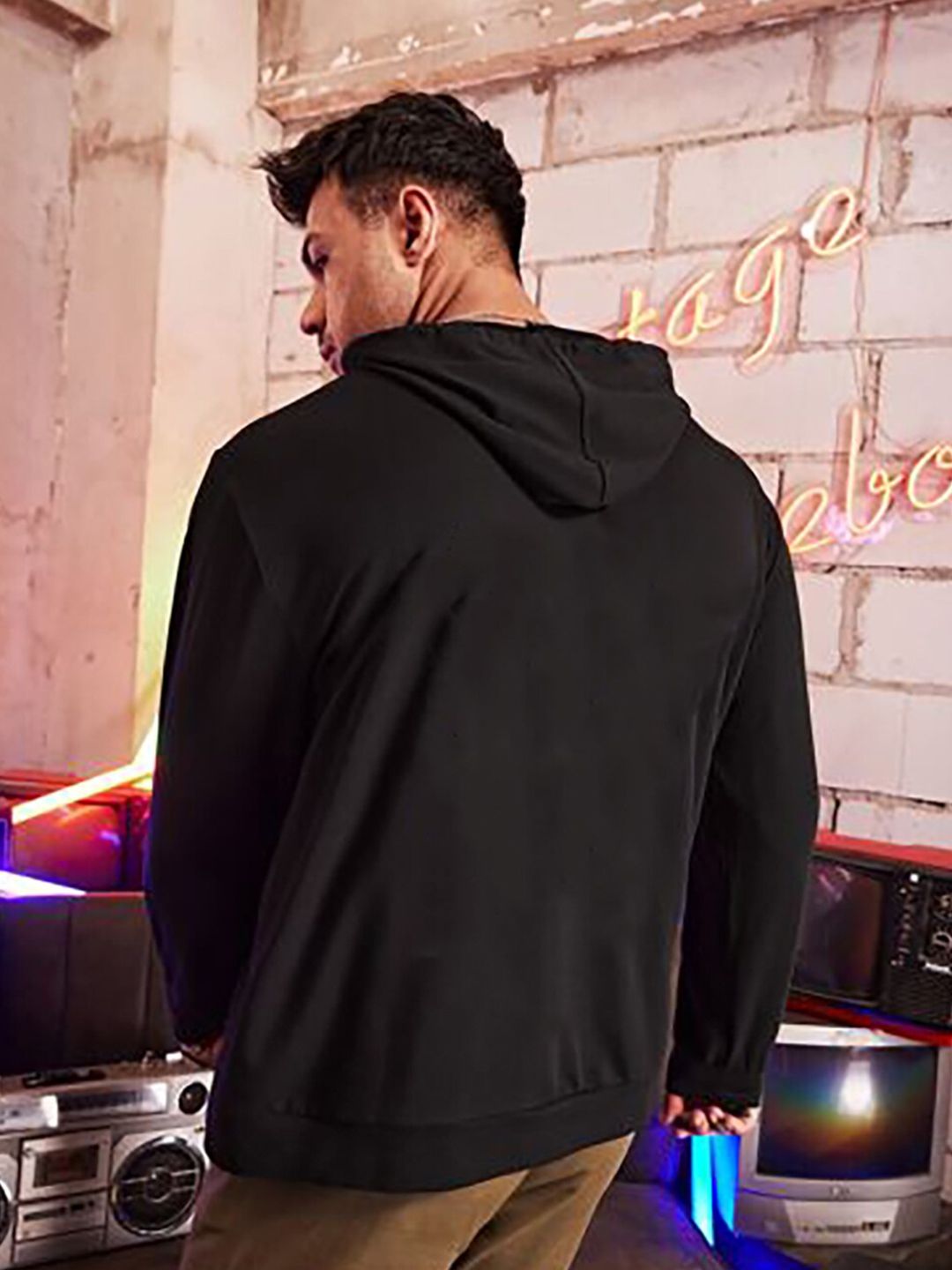 Kotty Black Hooded Fleece Pullover Sweatshirt