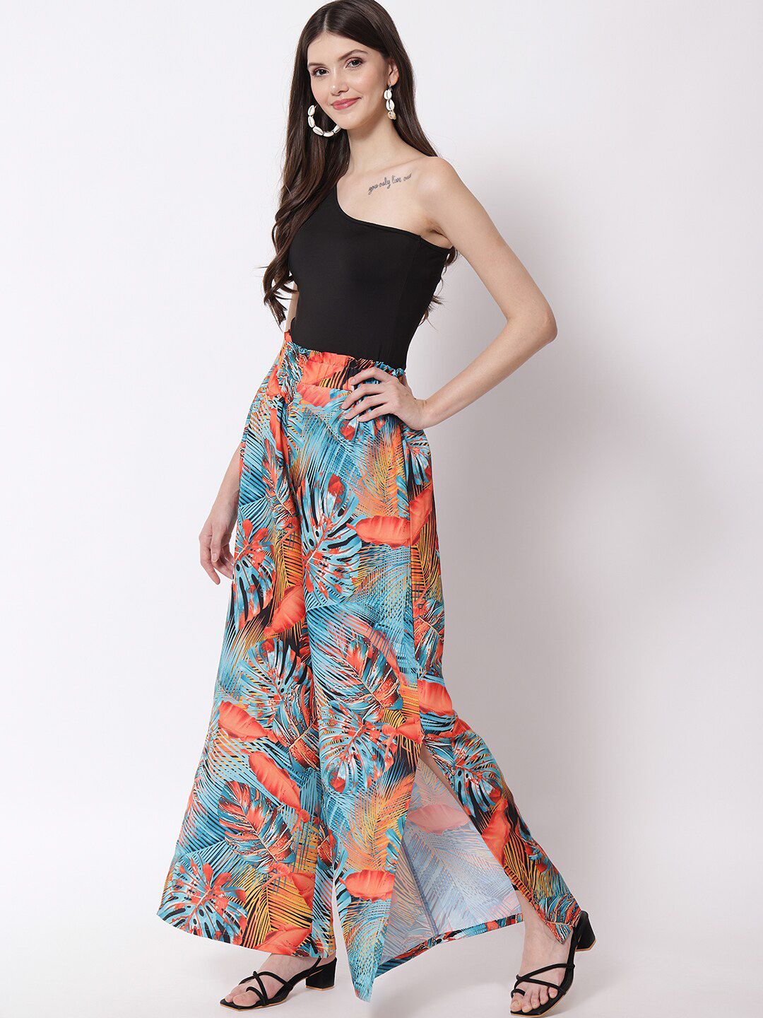 Kotty Women Blue Floral Printed Relaxed Flared High-Rise Easy Wash Pleated Trousers