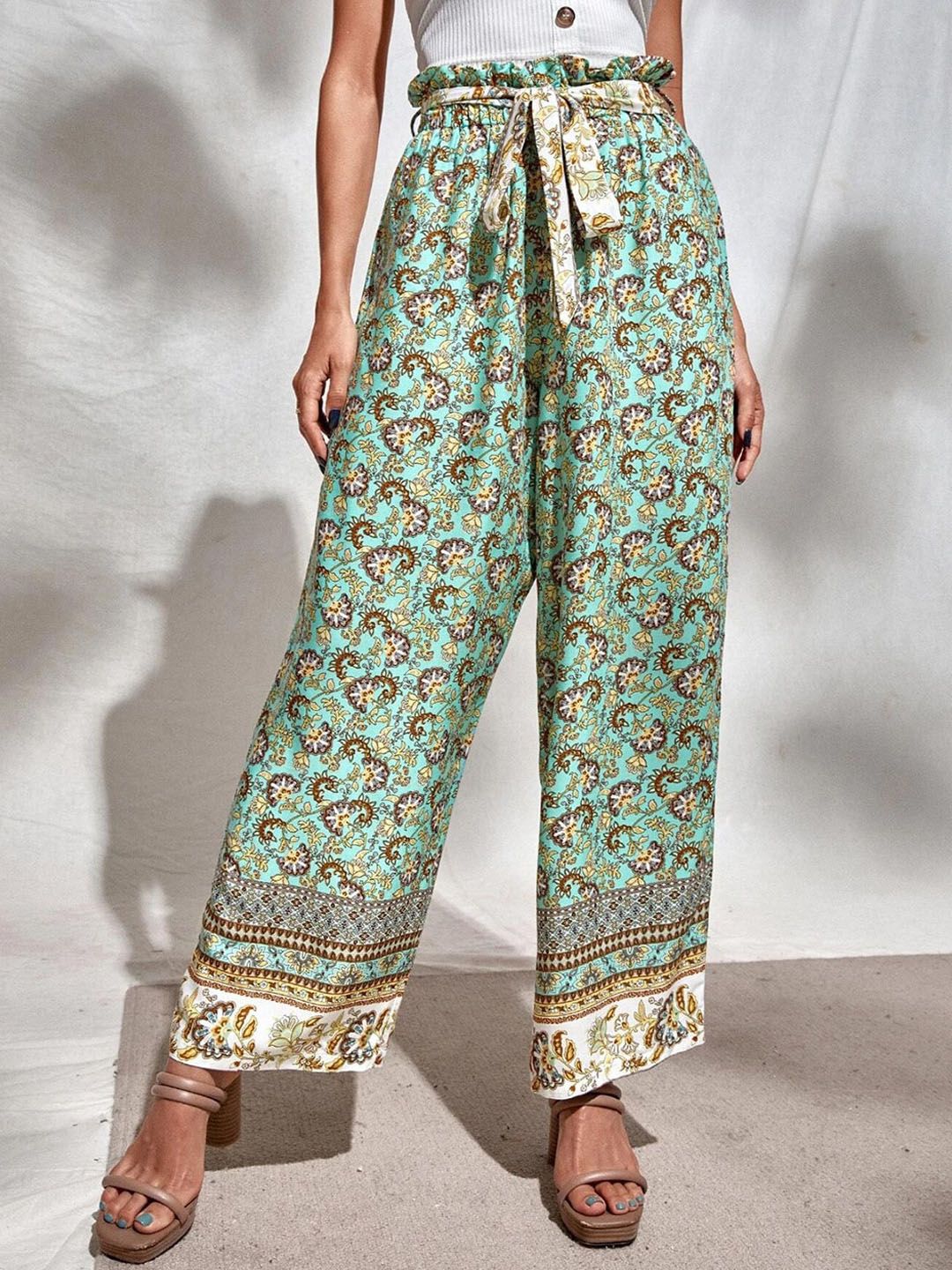 Kotty Women Green Floral Printed Trousers