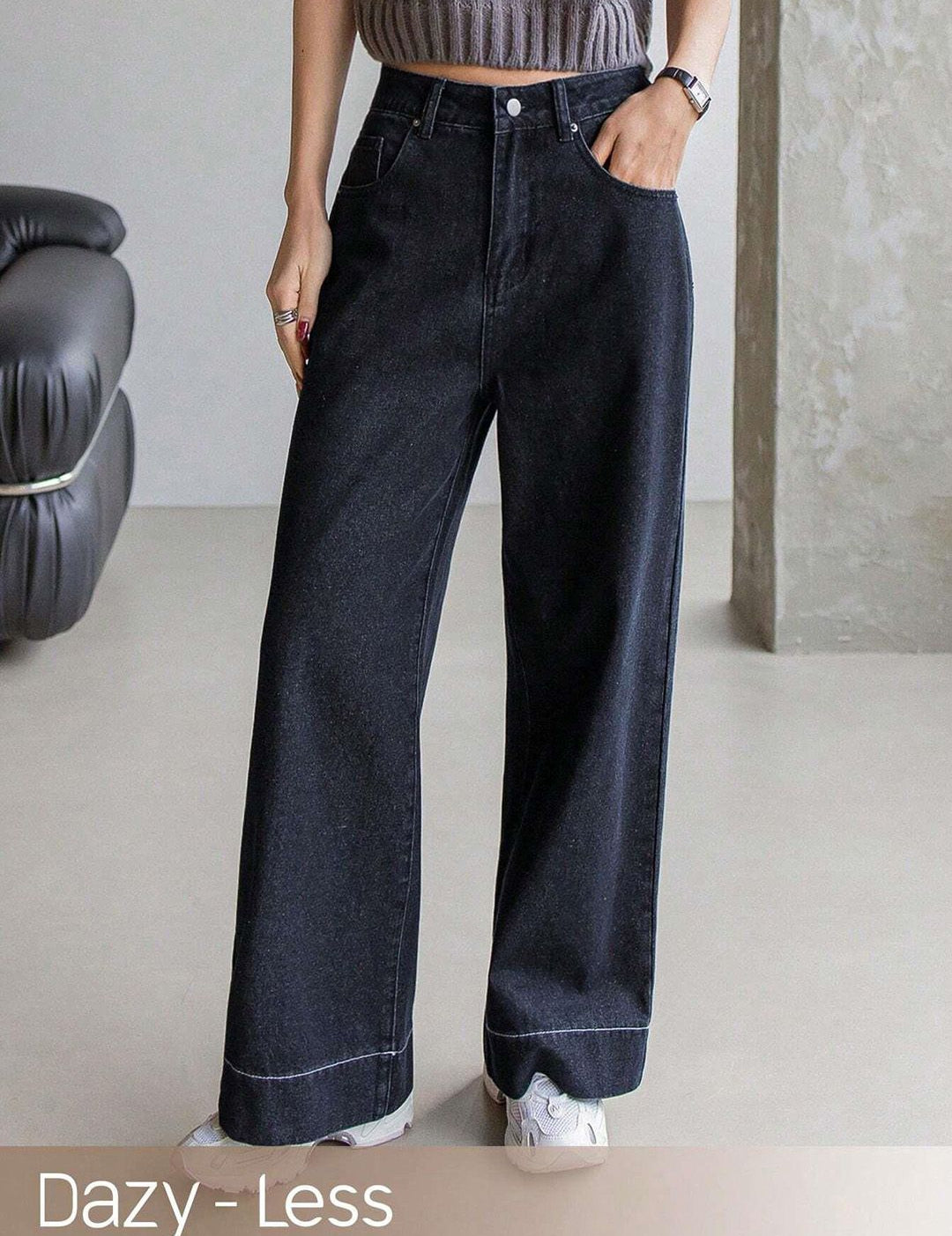 Kotty Women Straight Fit High-Rise Stretchable Jeans