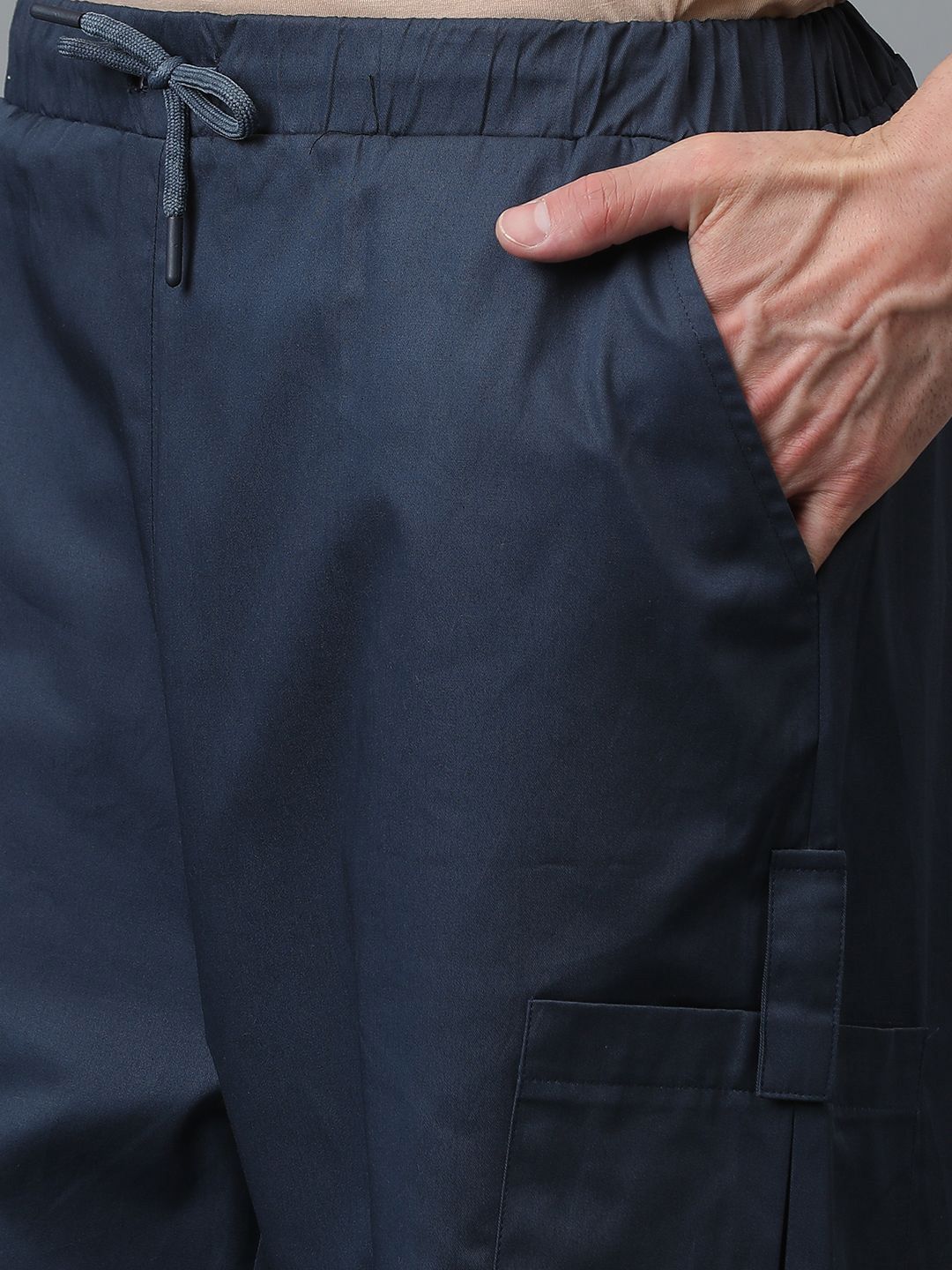 Kotty Men Relaxed Low-Rise Easy Wash Cargo Trousers