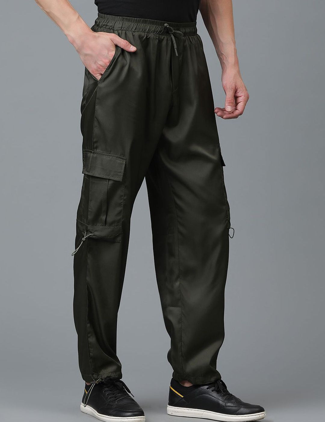 Kotty Men Relaxed Low-Rise Easy Wash Cargos Trousers