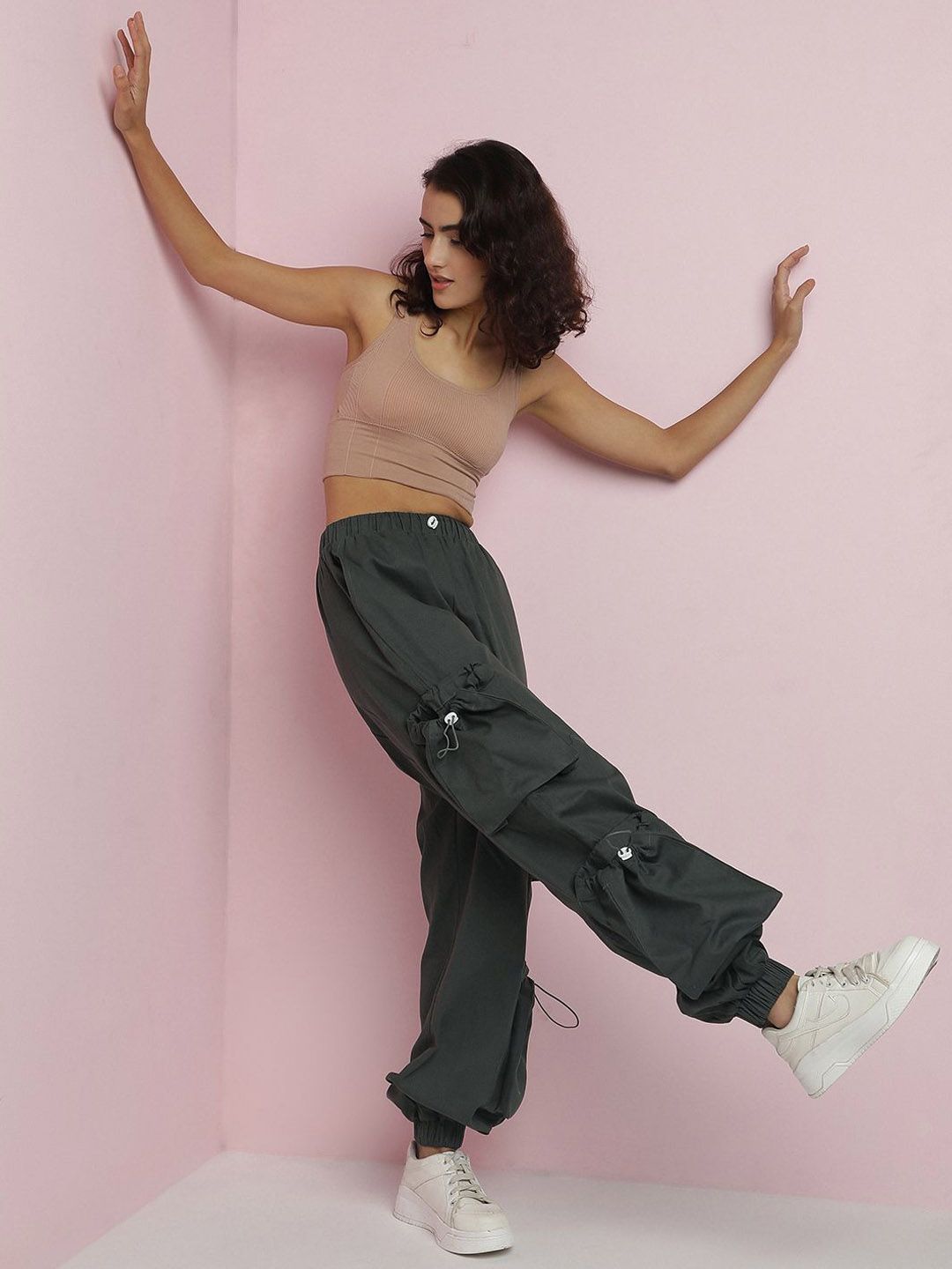 Kotty Women Solid Relaxed High-Rise Parachute Trousers