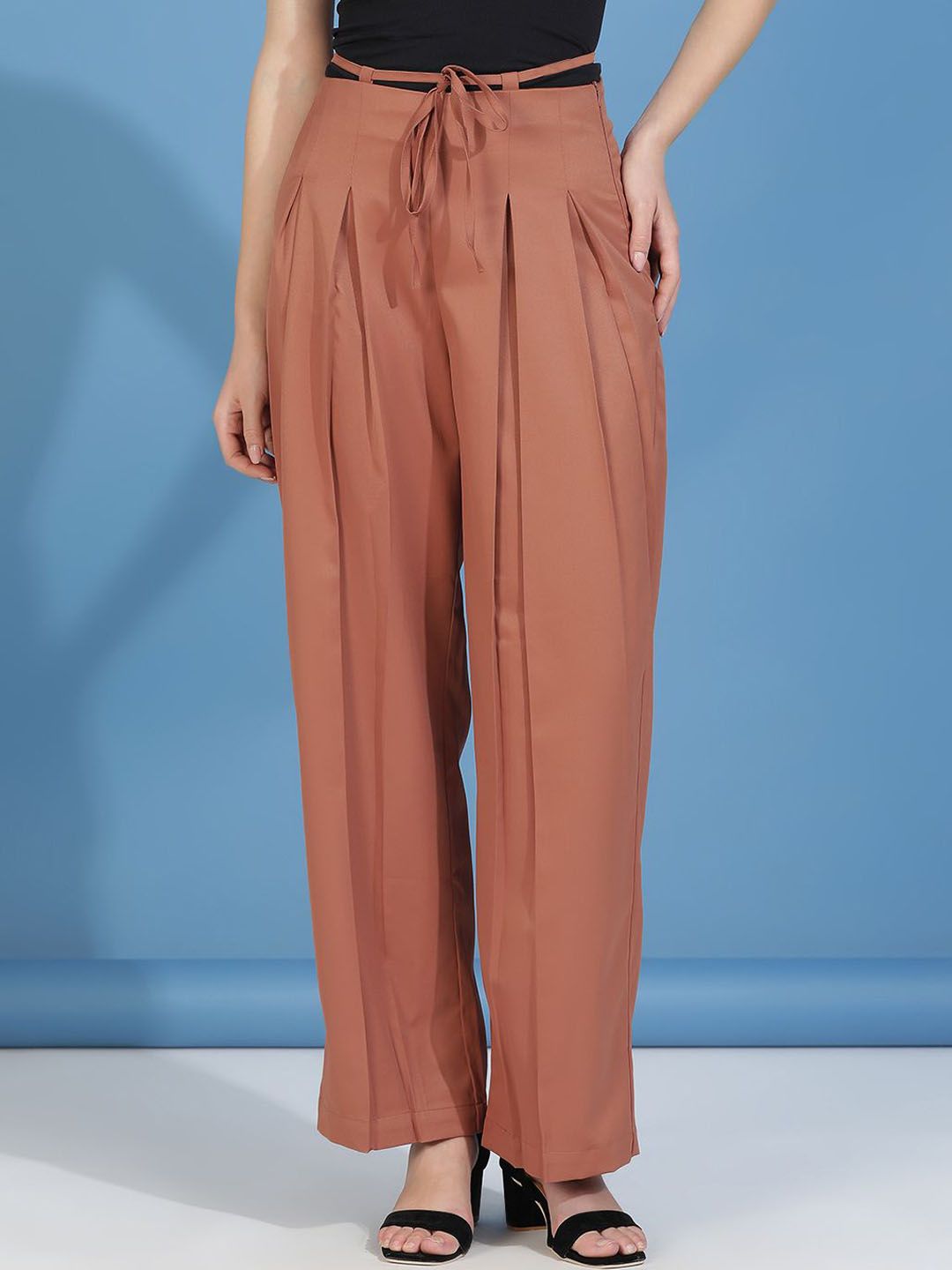 Kotty Women Relaxed Straight Fit High-Rise Easy Wash Pleated Trousers