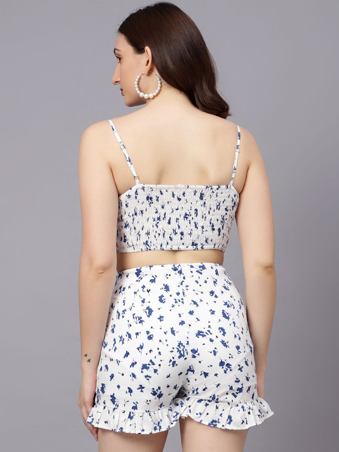 Kotty White & Blue Floral Printed V-Neck Top With Shorts