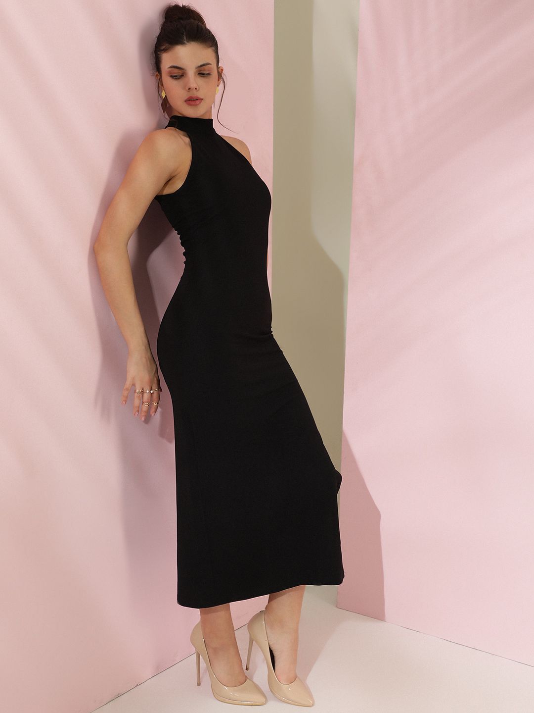 Kotty Women Solid Halter Neck Bodycon Dress