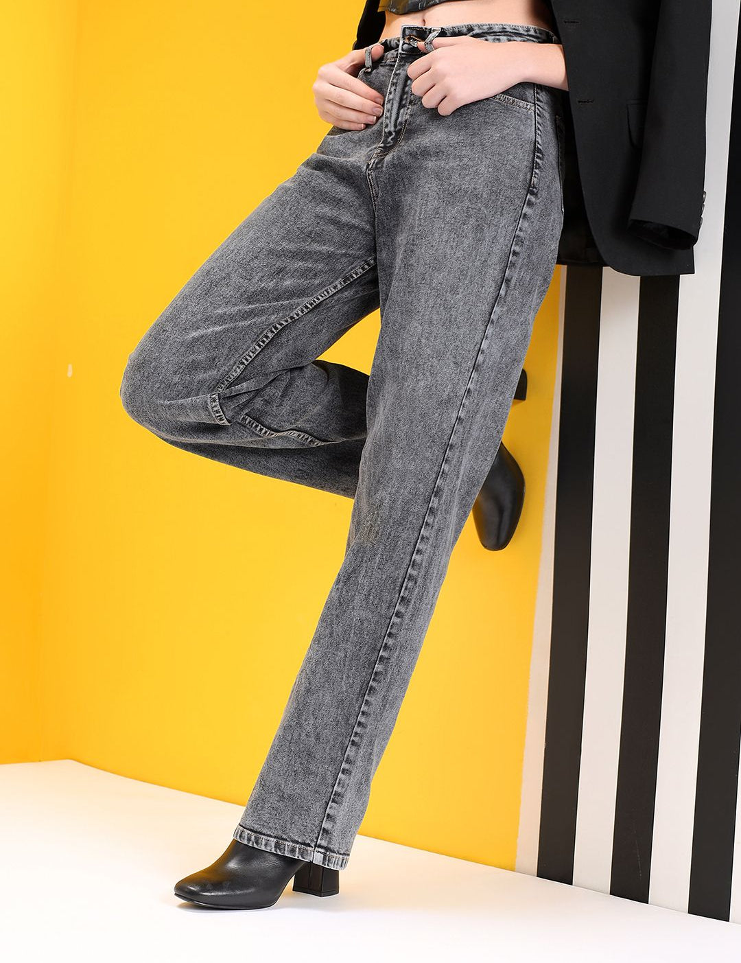 Kotty Women Jean Straight Fit Mid-Rise Jeans