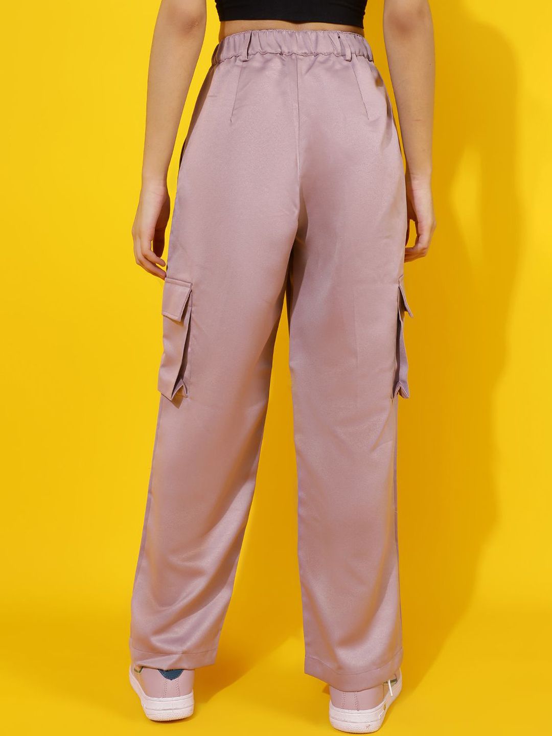 Kotty Women Relaxed Straight Leg Straight Fit High-Rise Easy Wash Pleated Cargos Trousers