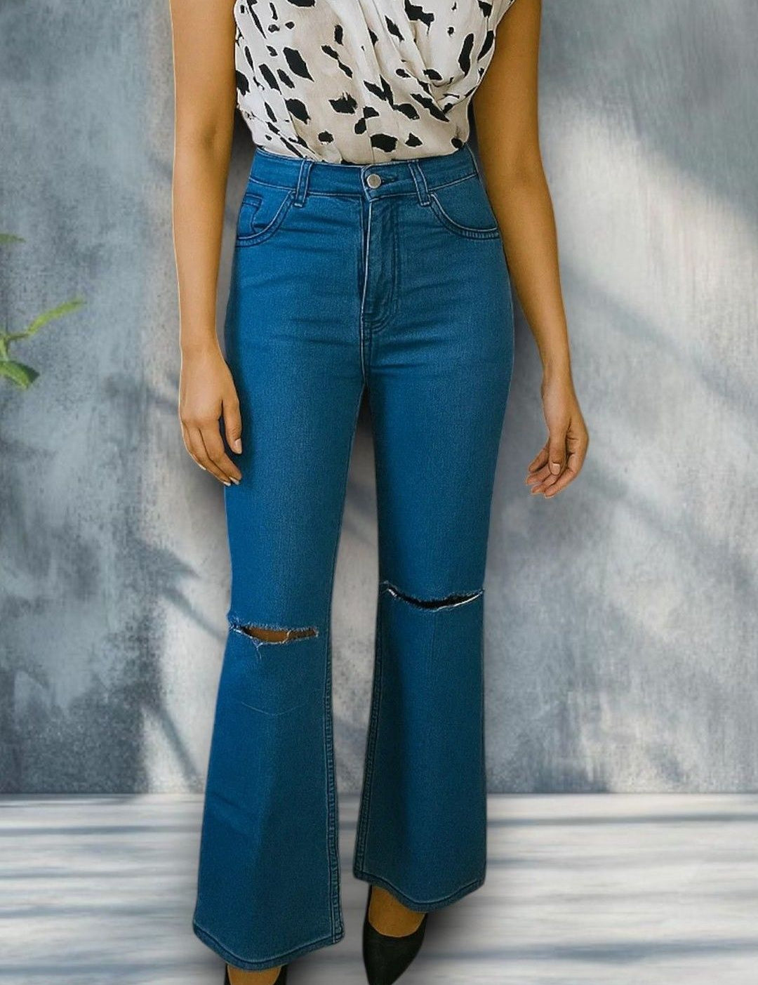 Kotty Women Regular Fit High-Rise Mildly Distressed Stretchable Jeans