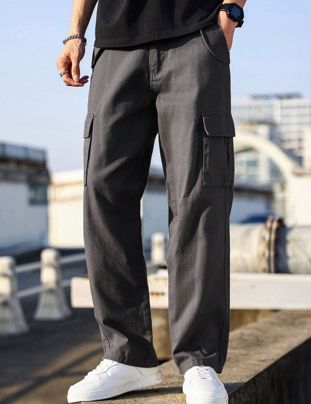 Kotty Men Low-Rise Stretchable Cargo Jeans