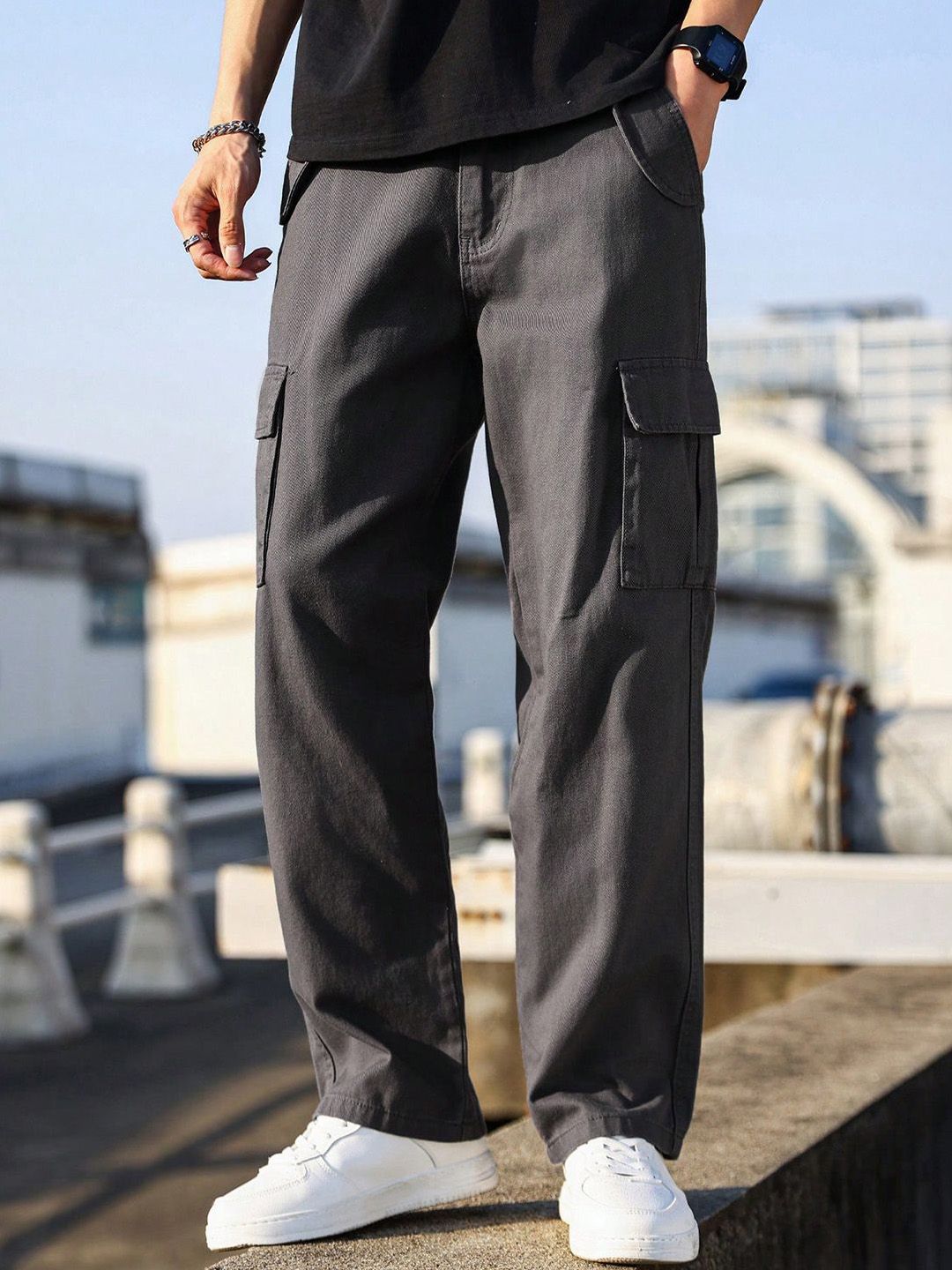 Kotty Men Low-Rise Stretchable Cargo Jeans