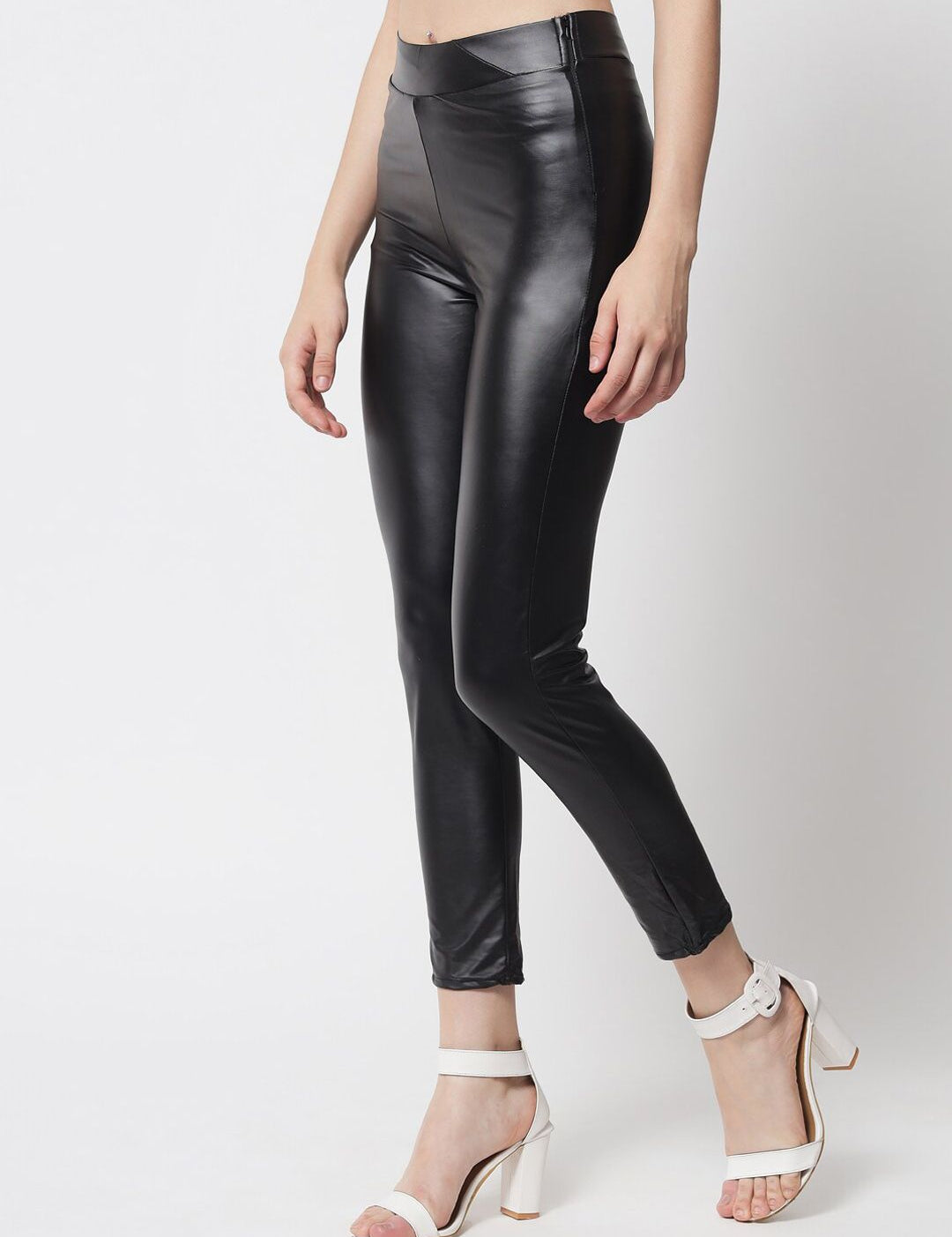 Kotty Women Black Relaxed Skinny Fit Trousers