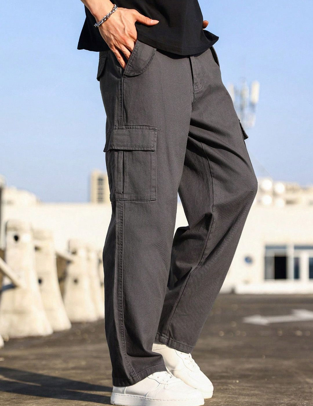 Kotty Men Low-Rise Stretchable Cargo Jeans