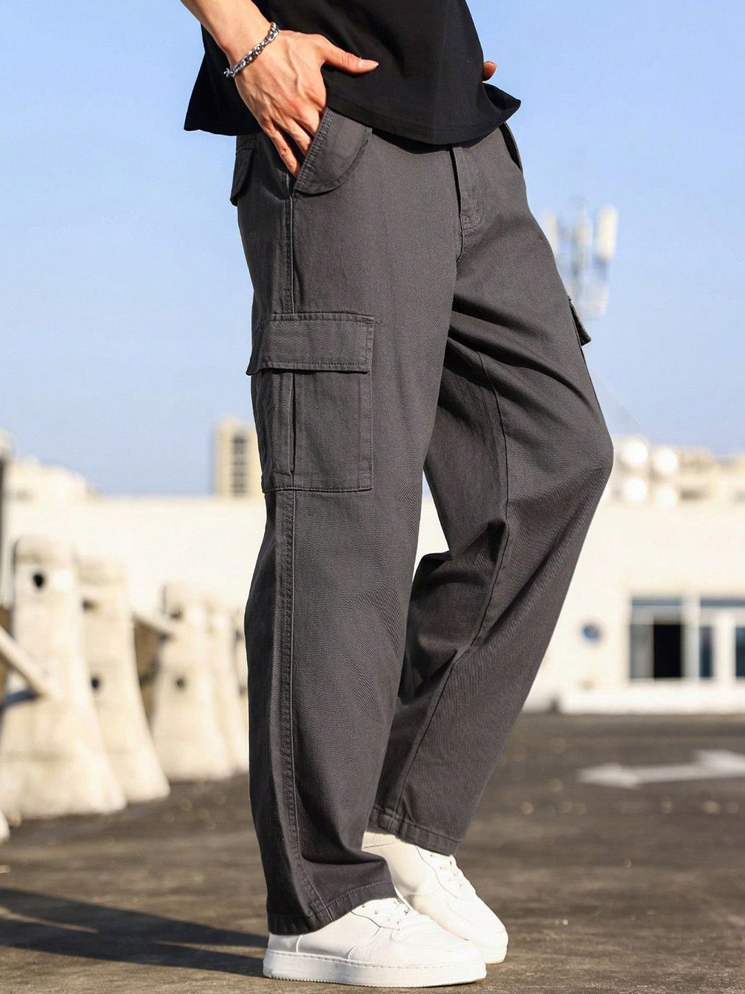 Kotty Men Low-Rise Stretchable Cargo Jeans