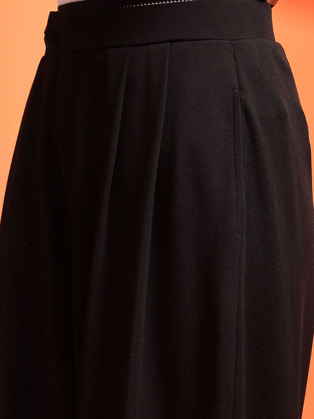 Kotty Women Relaxed Straight Fit Mid-Rise Regular Trousers