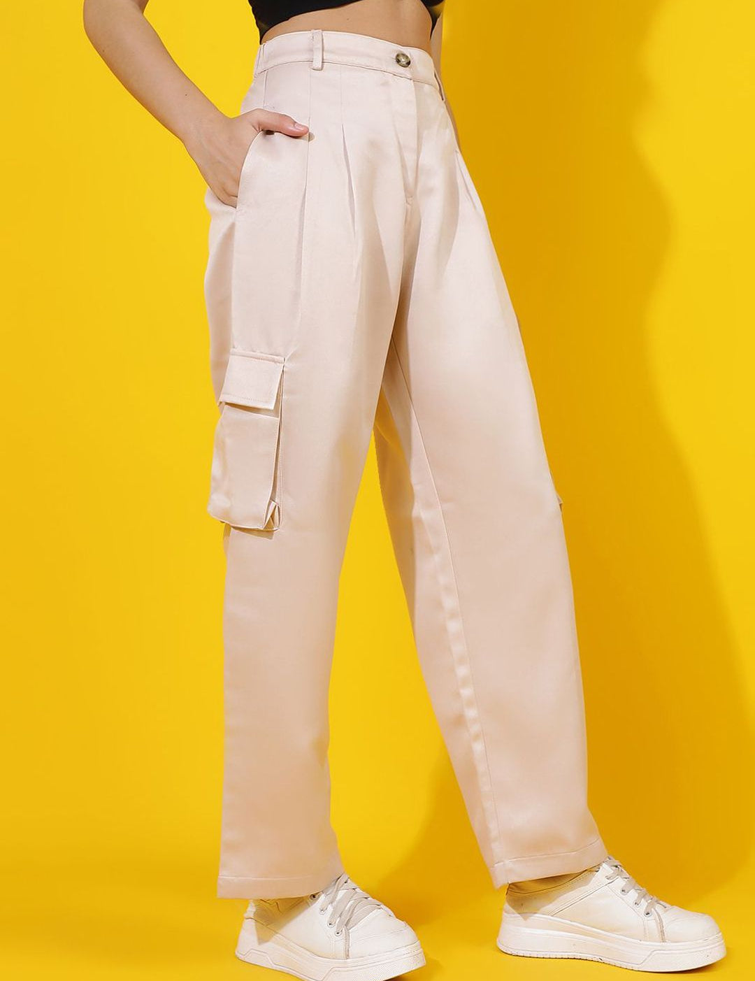 Kotty Women Relaxed Straight Leg Straight Fit High-Rise Easy Wash Pleated Cargos Trousers