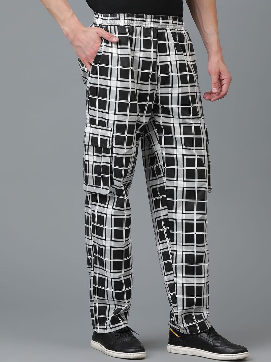 Kotty Men Checked Relaxed Low-Rise Easy Wash Trousers