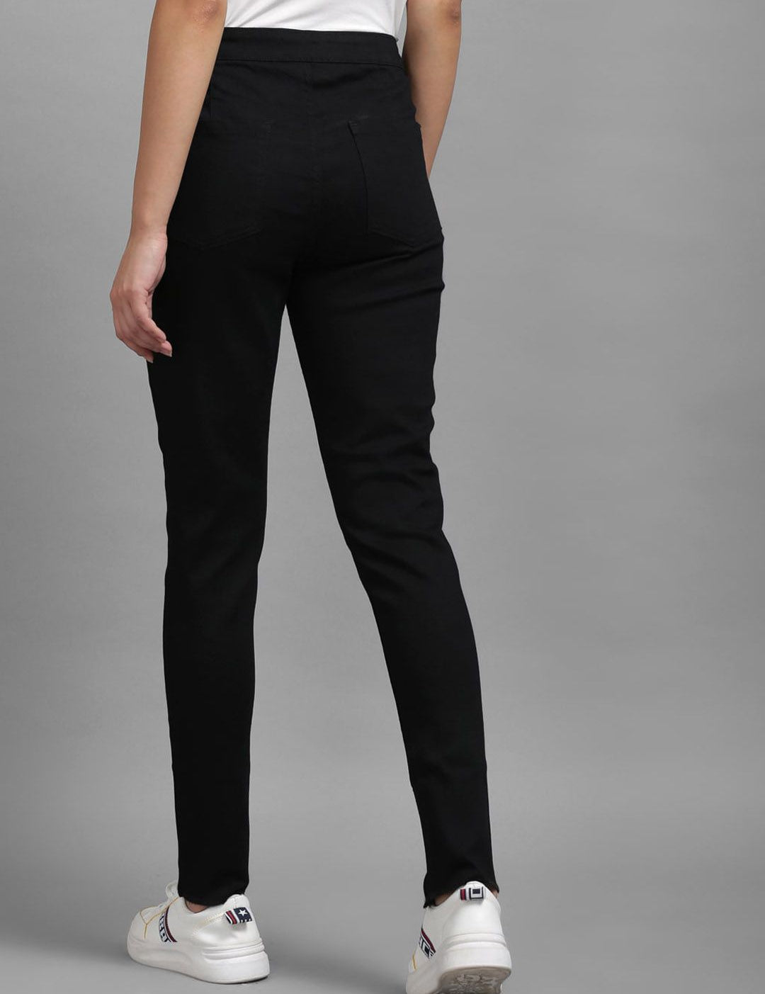 Kotty Women Black Skinny Fit Mid-Rise Clean Look Jeans