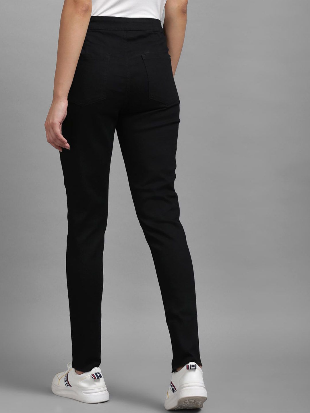 Kotty Women Black Skinny Fit Mid-Rise Clean Look Jeans